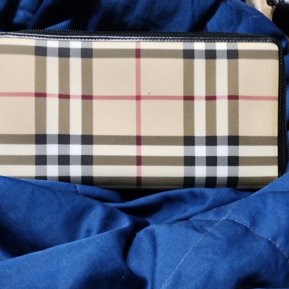 BURBERRY BRAND-NEW GIANT WALLET ORGANIZER comes with dustbag and COA - Picture 9 of 16